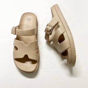 Wild Fable Womens Maysen EVA Taupe Footbed Buckle Ankle Strap Sandals Size 8